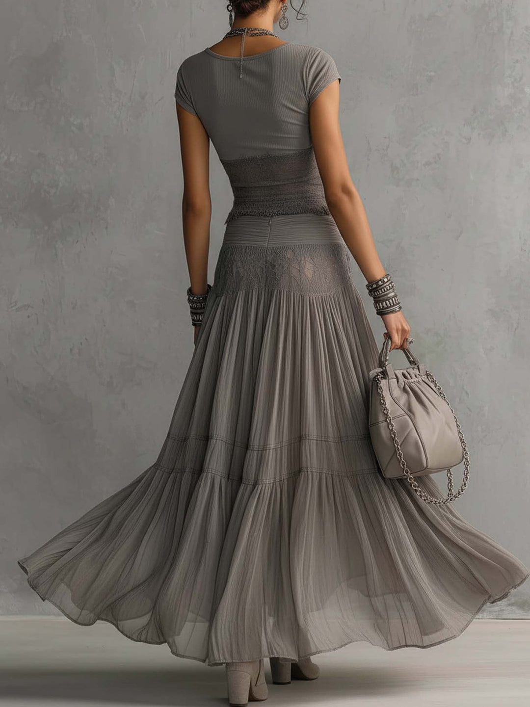 Completo Grigio con Top in Pizzo e Gonna Maxi Plissettata – Chiara Rossetti (2)