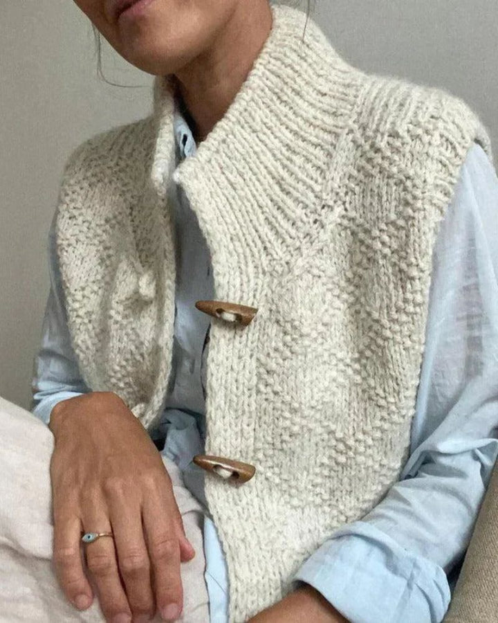 INGRID – ACCOGLIENTE CARDIGAN SENZA MANICHE IN MAGLIA — 3