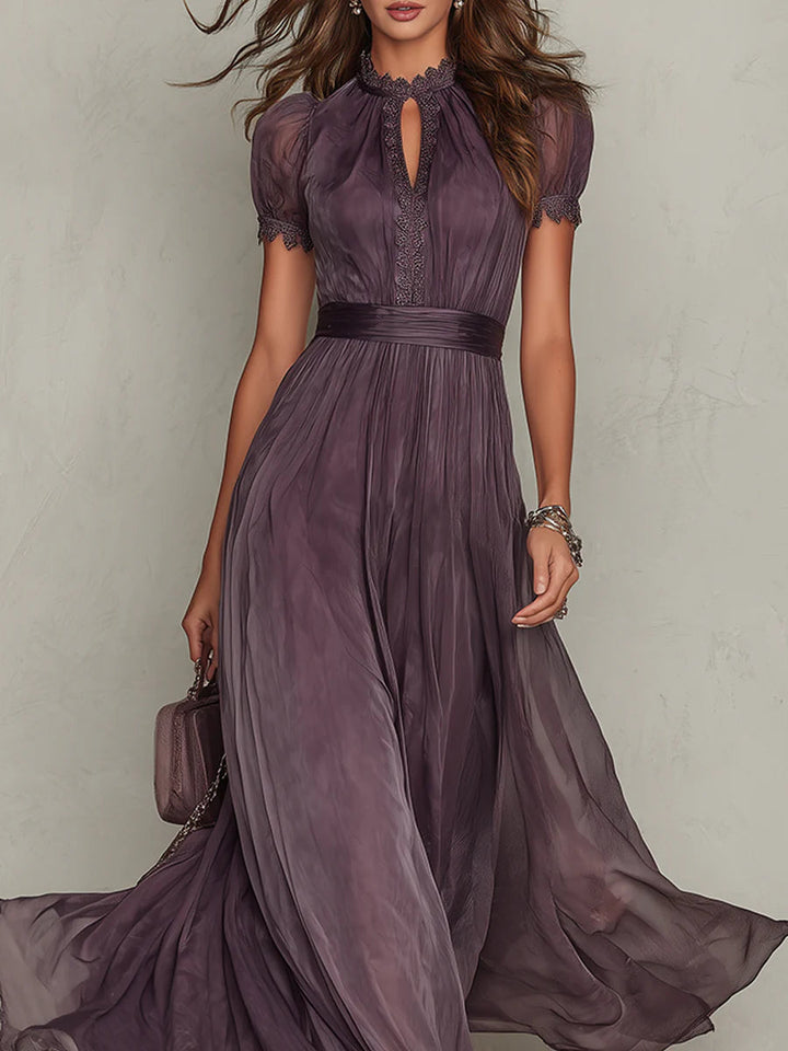Flavia - Abito lungo in chiffon viola con scollo a goccia e finiture in pizzo
