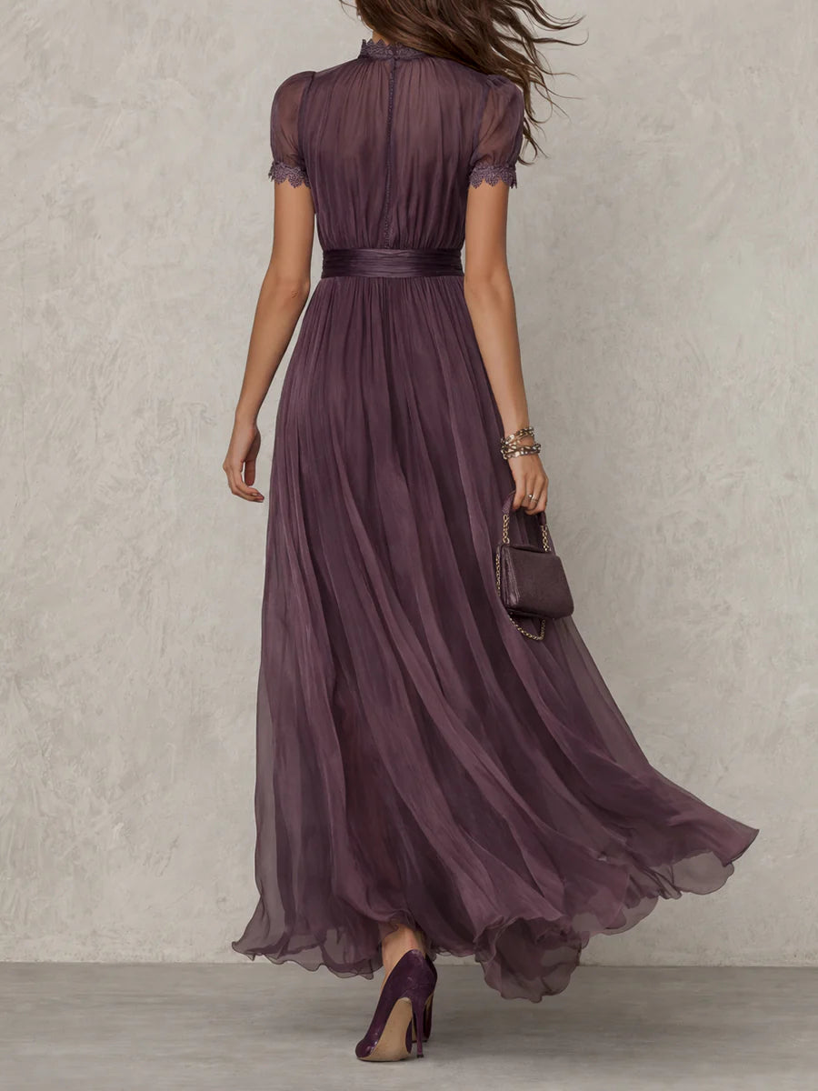Flavia - Abito lungo in chiffon viola con scollo a goccia e finiture in pizzo